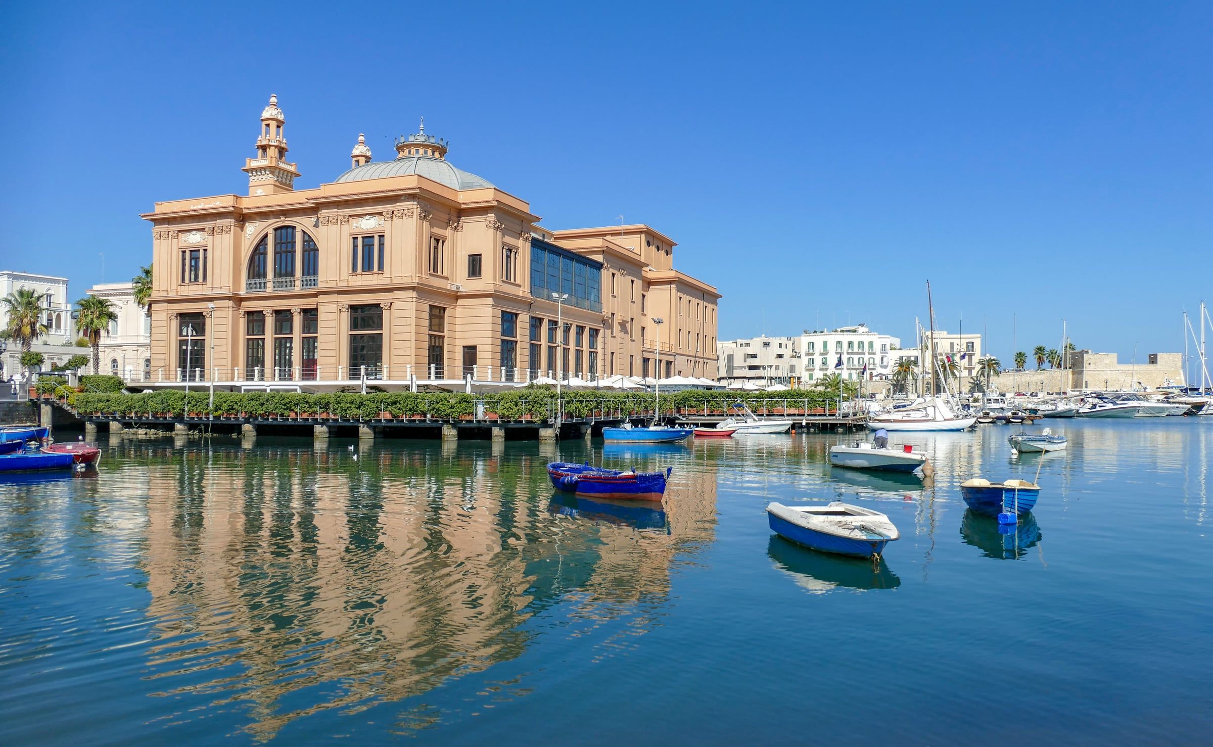 Teatro Margherita sul porto di Bari